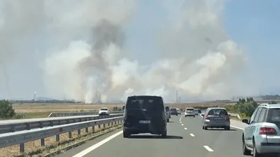 Пожар край АМ „Тракия“ образува 4-километрово задръстване към Бургас (ВИДЕО)
