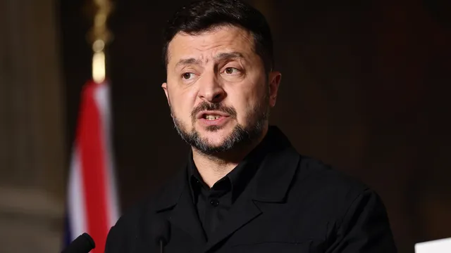 Зеленски съобщи за удари по руски кораб и петролни рафинерии