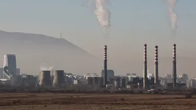 Жители на Големо село блокират пътя към ТЕЦ „Бобов дол“