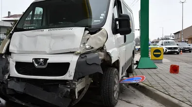Тежка катастрофа между тир и микробус край Пловдив, има пострадал