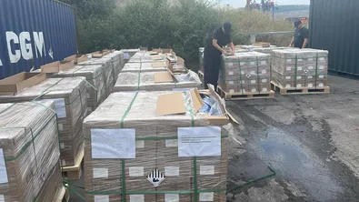 Задържаха 12 контейнера със стоки за над 2 млн. долара на пристанищата във Варна и Бургас