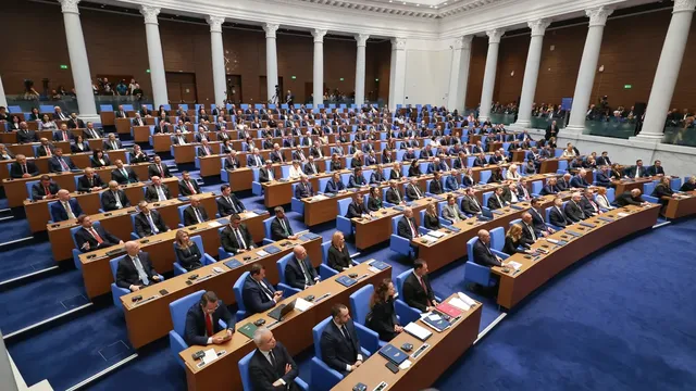 Парламентът заделя до 86 000 евро за кафе, чай, бонбони и ядки