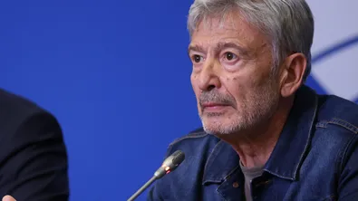 Васил Терзиев пенсионира Ириней Константинов като директор на театър "София"