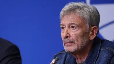 Васил Терзиев пенсионира Ириней Константинов като директор на театър "София"