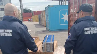 В съвместна акция на СДВР, Агенция „Митници“ и БАБХ откриха хиляди флакони райски газ