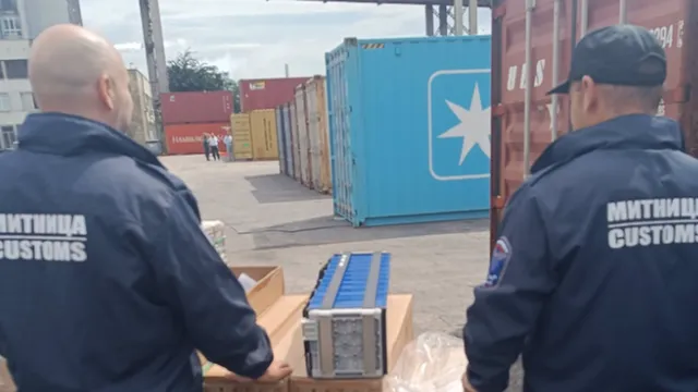 В съвместна акция на СДВР, Агенция „Митници“ и БАБХ откриха хиляди флакони райски газ