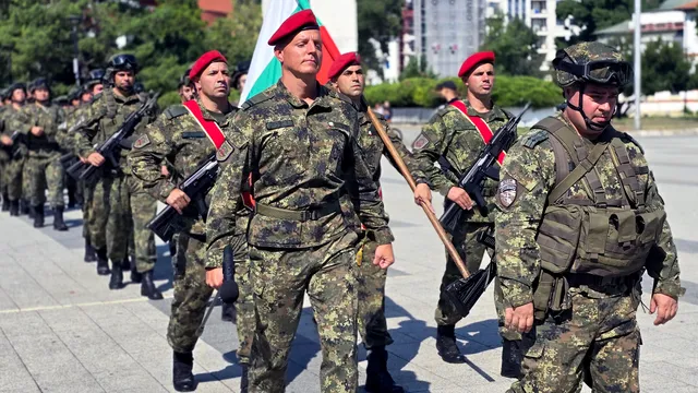 С военен ритуал в Плевен посрещнаха участниците в контингента ни в Косово