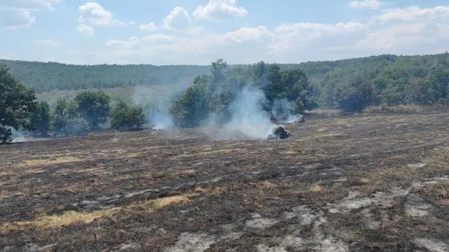 Трактор изгоря при пожар край тополовградско село