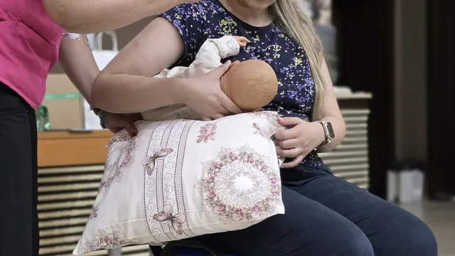 Специалисти съветват: Кърменето да продължи и след шестия месец