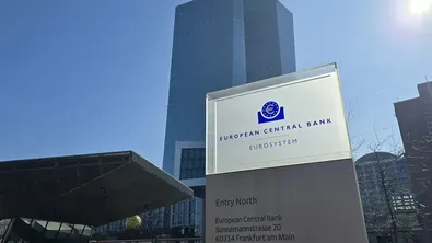 ЕЦБ: Младите все по-трудно намират работа, ИТ секторът губи позиции