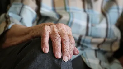 Мним полицай измами 82-годишна жена с 9500 евро в Кърджали