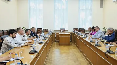 Транспортният министър поиска промяна на забраните за тирове: Решенията се взимат „на парче“