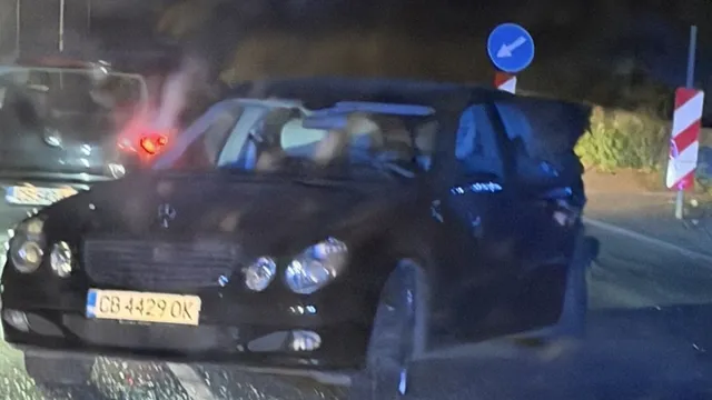 Катастрофа затрудни движението към Банкя: Два автомобила се сблъскаха на кръговото при пътен възел „Струма“