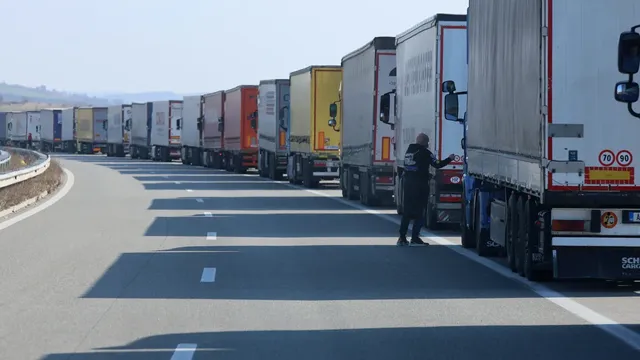 Германия вдига неделната забрана за тирове