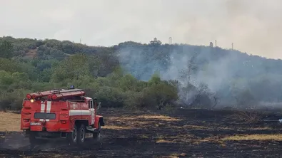 Продължава гасенето на пожара край село Висока могила