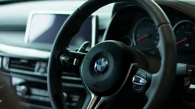 BMW пренарежда бизнеса си: по-малко разходи, по-малко сложност и без закриване на заводи