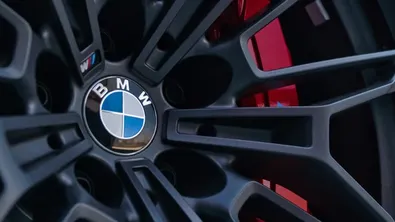 BMW разработи електромобил, който произвежда повече енергия, отколкото изразходва