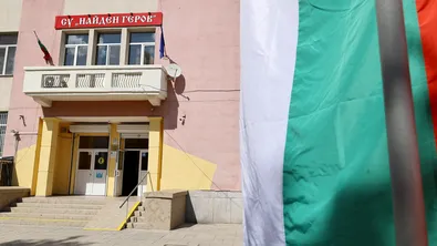 Задържаха директорка на училище в Пловдив заради обществени поръчки