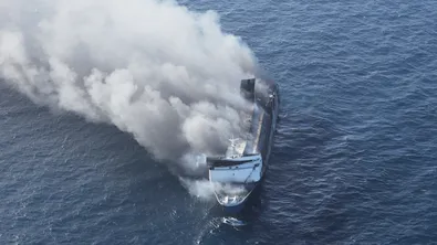 Американски хеликоптер стреля по кораб, нарушаващ морската блокада върху Иран