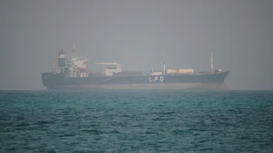 Четирима са загинали при обстрелвания от хутите кораб край ключов проток