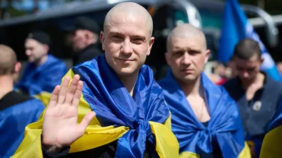 От мъчения с ток до сексуално насилие: Украински пленници разказват за руския затвор