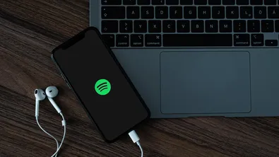 Spotify обявява война на AI изпълнителите: Нов етикет ще показва кои музиканти не са истински