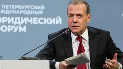Медведев: Русия има право да атакува търговски кораби, ако превозват товари за врага