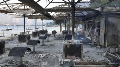 Голям пожар в Хърватия: изгоряха къщи, десетки бяха евакуирани