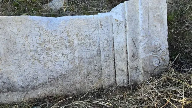 Откриха ценни древни надписи, изхвърлени на незаконно сметище в Пловдивско