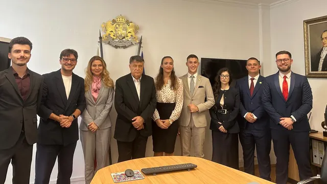 МОН търси нов модел за по-активна роля на ученическите съвети
