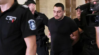 Мъжът с бебето и наркотиците в колата остава в ареста: Адвокатът му твърди, че детето е било в колата случайно