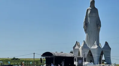 Огромна статуя на Дева Мария, най-високата в Европа, се издигна в Полша