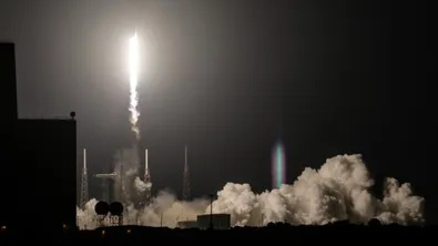 SpaceX с нов рекорд: Изстреля две ракети от двата бряга на САЩ за 38 минути