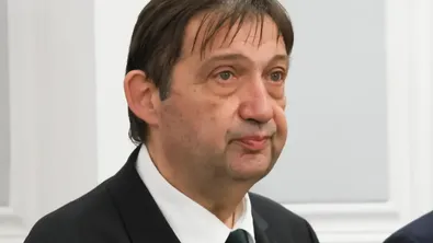 Министър Шишков и жена му с апартаменти и имоти за стотици хиляди