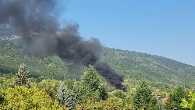 Пожар в столичния квартал "Драгалевци" (ВИДЕО)