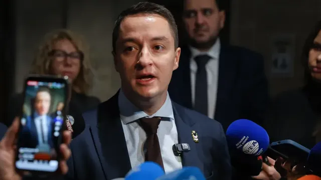 Божанков към Кирил Петков: "Да влезеш в колаборация с неофашисти и после да учиш как да борим неофашизма"