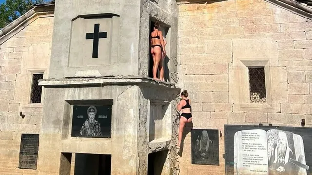 Църква в Северна Македония се превърна в "трамплин": Потънал храм в Маврово чака спасение