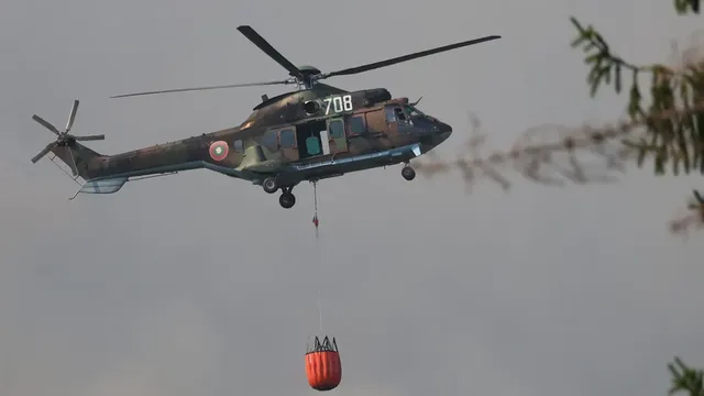 Военен "Кугър" се включи в гасенето на пожара във Врачанско
