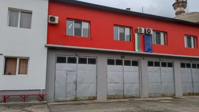 Продължава доугасяването на пожара край Дупница