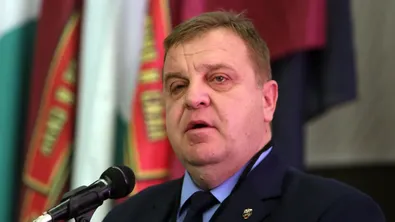 Красимир Каракачанов: Иран има техническите възможности да удари България