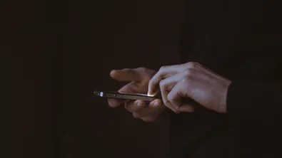 Двама рецидивисти задържани в Бургаско за телефонни измами за над 7000 евро