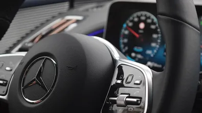 Mercedes отново атакува германския таксиметров пазар, но този път с нови правила