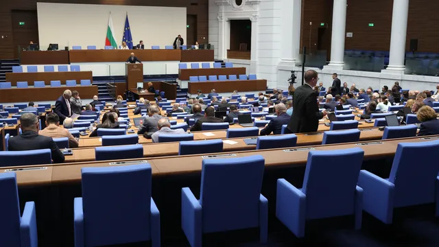 Народното събрание се събира извънредно заради Закона за държавния служител