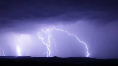 Meteo Balkans: Гръмотевична буря приближава София и района