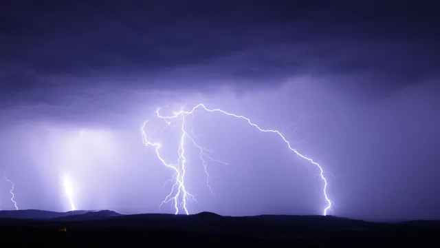 Meteo Balkans: Гръмотевична буря приближава София и района