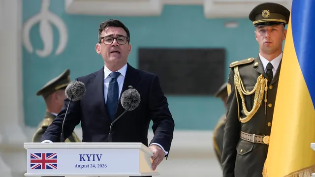 Анди Бърнам в Киев: Великобритания ще помага на Украйна да спира ракетите на Русия