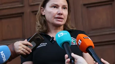 София след стихията: Аварийни екипи се бориха с потопа и падналите дървета цяла нощ