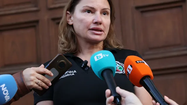 София след стихията: Аварийни екипи се бориха с потопа и падналите дървета цяла нощ