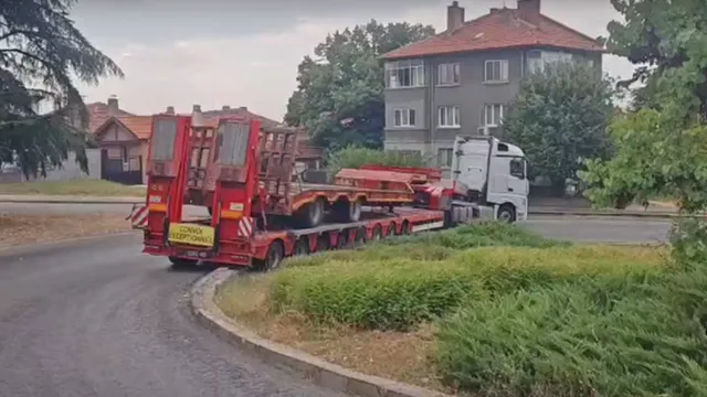 Автовоз блокира международния път София - Букурещ между Русе и „Дунав мост“