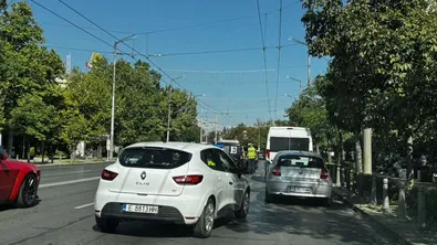 Катастрофа затруднява движението около Софийския университет